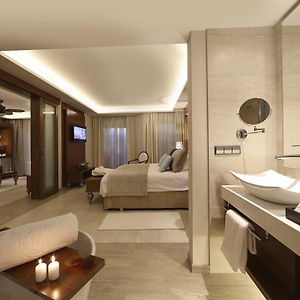 Mirage Club One-Bedroom Suite Adults only 18 WiFi